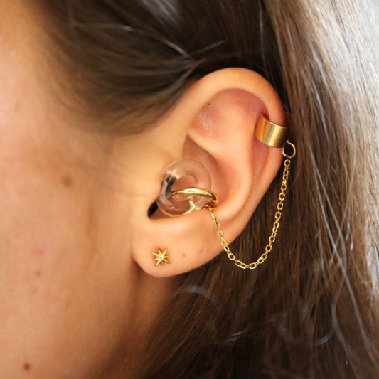 Earcuffs Voor Loop Oordopjes Goud RVS op model