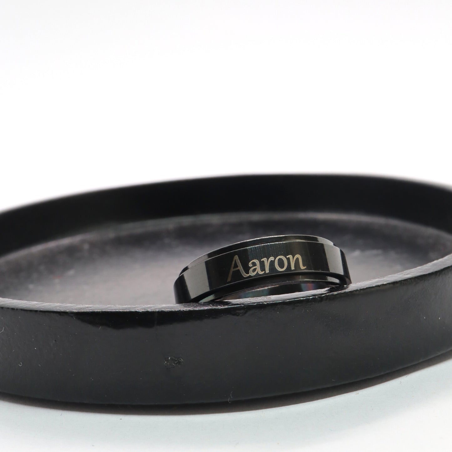 Anxiety Ring (Graveerbaar) Zwart Sfeerbeeld met gravering