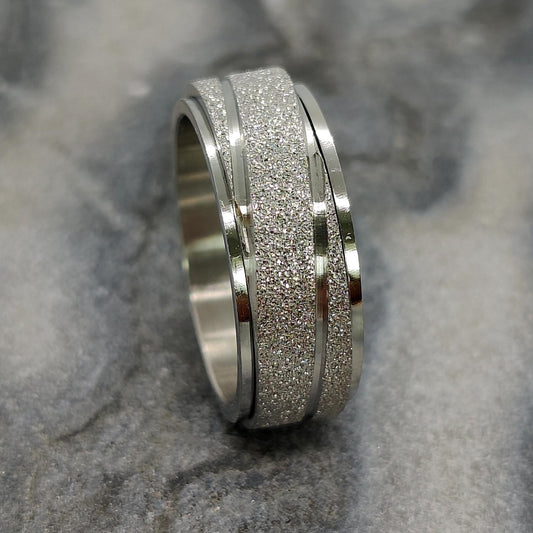 Anxiety ring (Glitter/Streep) Zilver Sfeerbeeld op marmer