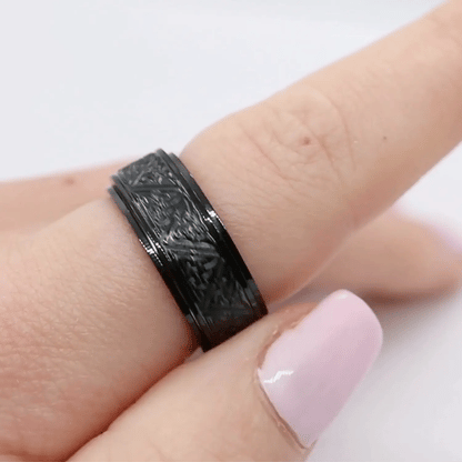 Anxiety ring (Keltisch) Zwart in beweging