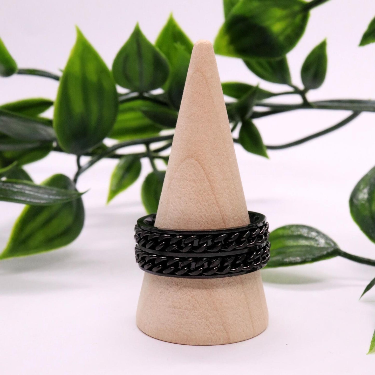 Anxiety Ring (Dubbele Ketting) Vol Zwart Sfeerbeeld