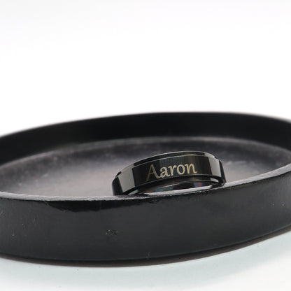 Anxiety Ring (Graveerbaar) Zwart Sfeerbeeld met gravering