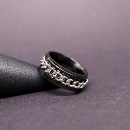 Anxiety Ring (ketting) Zwart-Zilver Sfeerbeeld