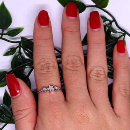 Anxiety Ring (ster) Zilver om vinger